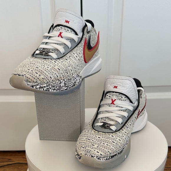 Nike LeBron 20 XX The Debut White
DJ5423-100 Basketball Shoes Men’s 5 / Wmn 6.5 main image 8